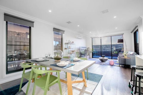 StylishTownhouse@Narre Warren/TrainStation/SC - Accommodation Daintree 3