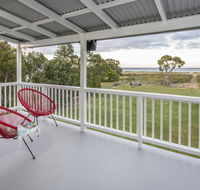 Sugar Shack - Character Family Home Right on the Ocean - Accommodation Daintree
