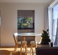 Sun-Drenched 1 Bed Studio Apt Newtown Parking - Accommodation Daintree