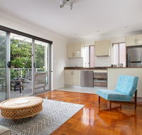 Sunlit Bondi Beach Apartment With Balcony Parking - Accommodation Daintree