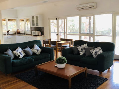 Sunny Corner Lake Eildon - Accommodation Daintree 2