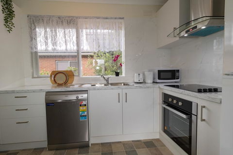 Sunny Great View Apartment Near Shopping Town - Accommodation Daintree 2