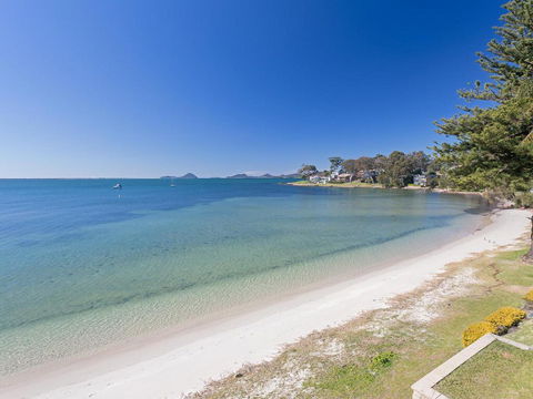 Sunrise Waters', 2/63 Soldiers Point Road - Stunning Waterfront Property - Accommodation Daintree 1