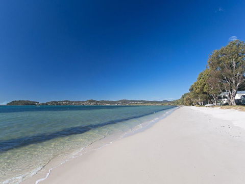 Sunrise Waters', 2/63 Soldiers Point Road - Stunning Waterfront Property - Accommodation Daintree 2