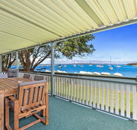 Sunset Beach House - Soldiers Point Sleeps 9 - Accommodation Daintree