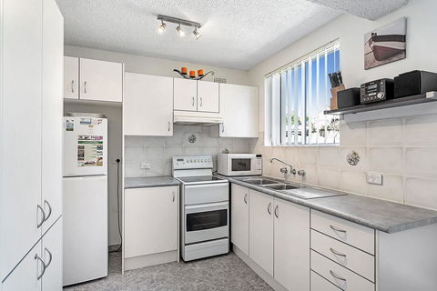 Sunset Court, Unit 1/3 Resthaven Avenue - Accommodation Daintree 2