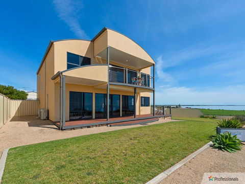 Sunset Cove Beach House - Accommodation Daintree 0