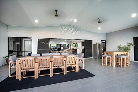 Sunset Penthouse Couples Retreat, Close To Airlie Beach, Champagne On Arrival - Accommodation Daintree 2