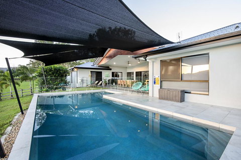 Sunset Penthouse Couples Retreat, Close To Airlie Beach, Champagne On Arrival - Accommodation Daintree 1