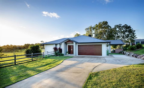 Sunset Retreat Airlie Beach Rural Getaway - Accommodation Daintree 0