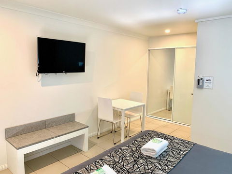 Surf Beach Motel Coffs - Accommodation Daintree 2