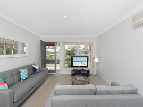 Surf Break - 10A Tuna (Downstairs) - Accommodation Daintree 0