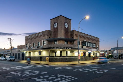 Sydney Junction Hotel - Accommodation Daintree 0