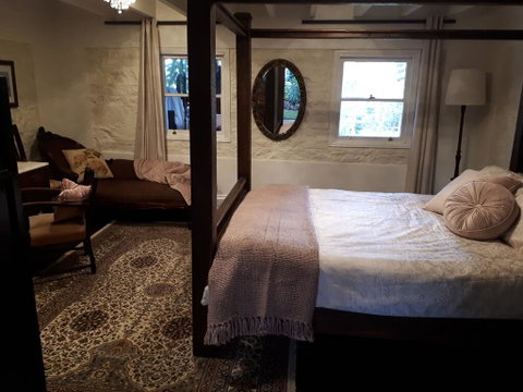 Tanilba House - Accommodation Daintree 1