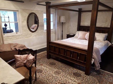 Tanilba House - Accommodation Daintree 0