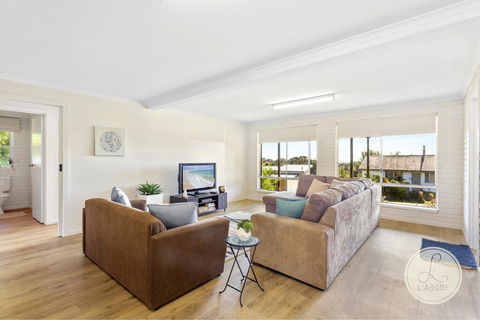 TASSIE SEASIDE SERENITY - L'Abode Accommodation - Accommodation Daintree 1