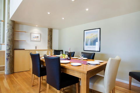 Tathra Beach House Holiday Apartments - Accommodation Daintree 2