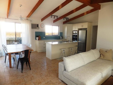 TERRIFIC ON TAMARA CRESCENT - Accommodation Daintree 3