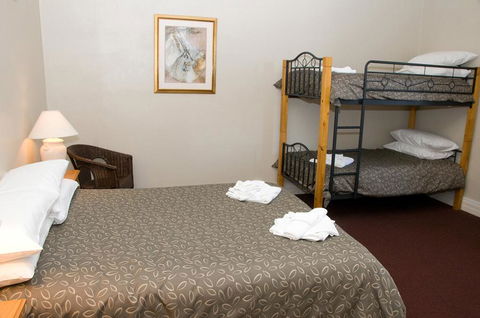 The Alpine Hotel - Accommodation Daintree 2