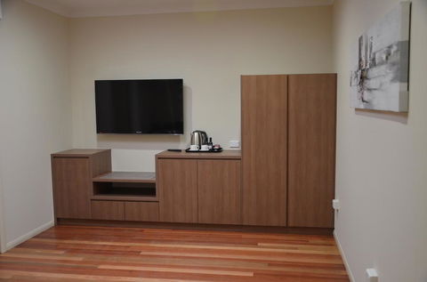 The Australian Hotel Motel - Accommodation Daintree 3
