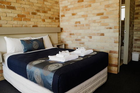 The Australian Hotel Motel - Accommodation Daintree 1
