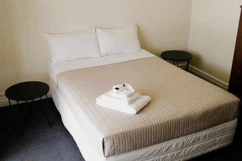 The Australian Hotel Motel - Accommodation Daintree 2