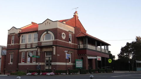 The Bank B&B West Wyalong - Accommodation Daintree 0