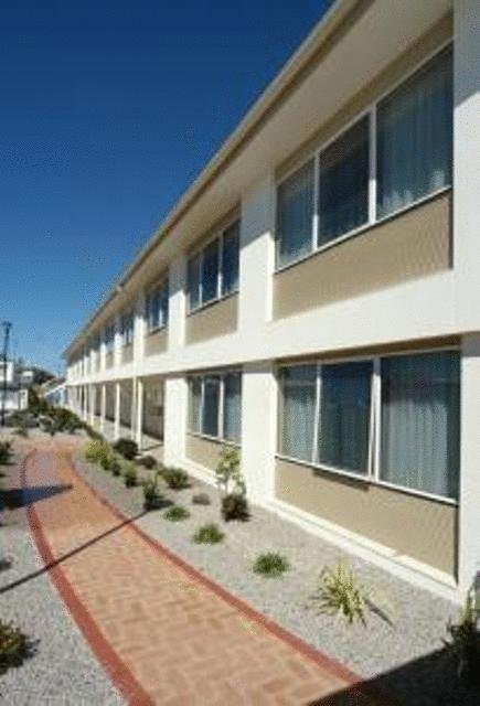 Edgewater Hotel - Accommodation Daintree 0