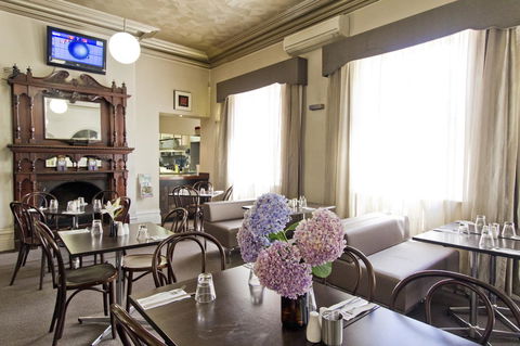 Deloraine Hotel - Accommodation Daintree 5