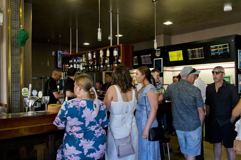 Deloraine Hotel - Accommodation Daintree 13