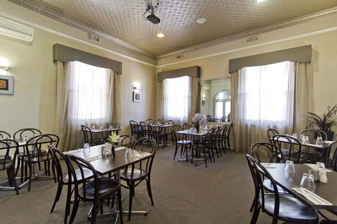 Deloraine Hotel - Accommodation Daintree 30