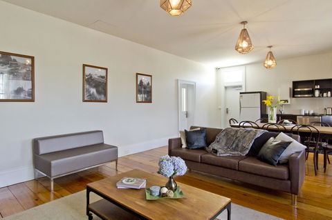Deloraine Hotel - Accommodation Daintree 23