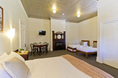 Deloraine Hotel - Accommodation Daintree 1