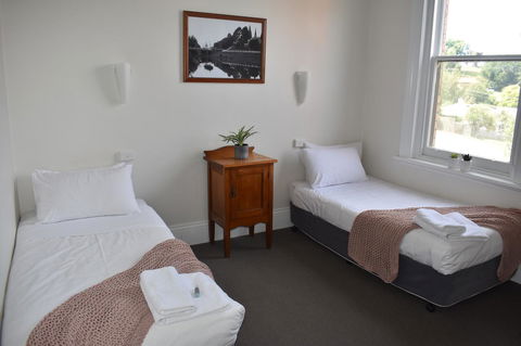 Deloraine Hotel - Accommodation Daintree 8