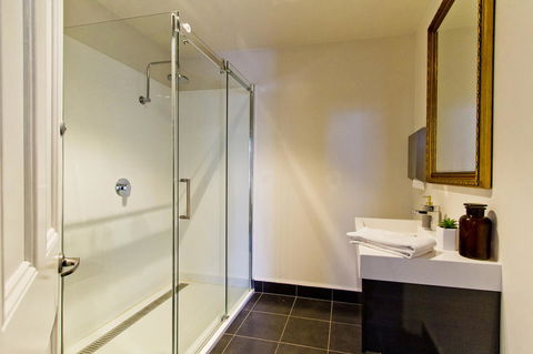 Deloraine Hotel - Accommodation Daintree 7