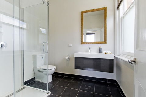 Deloraine Hotel - Accommodation Daintree 2