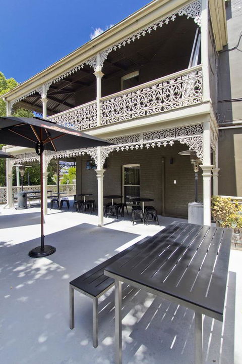 Deloraine Hotel - Accommodation Daintree 27