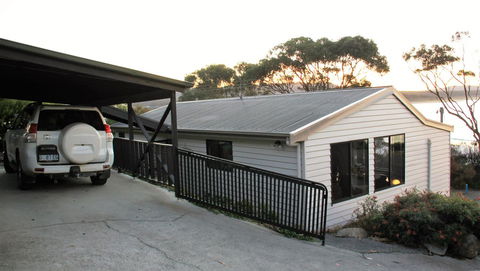 KINGFISHER COTTAGE Beachfront At The Binalong Bay - Accommodation Daintree 21