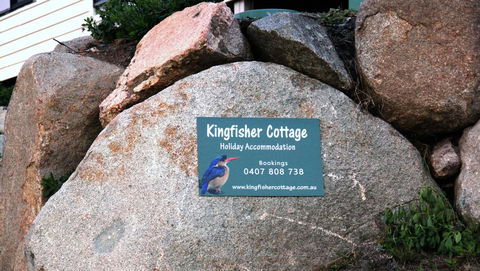 KINGFISHER COTTAGE Beachfront At The Binalong Bay - Accommodation Daintree 15
