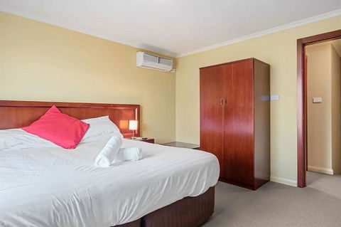 Battery Point Apartment With Car Park - Accommodation Daintree 5