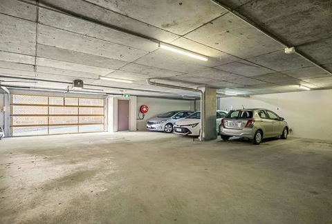 Battery Point Apartment With Car Park - Accommodation Daintree 12