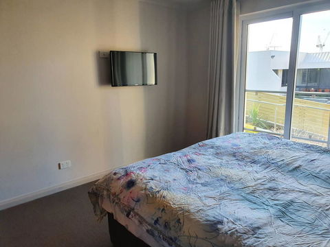 Battery Point Apartment With Car Park - Accommodation Daintree 23