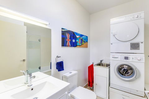Bellerive Marina View Apartments No 28 - Accommodation Daintree 8
