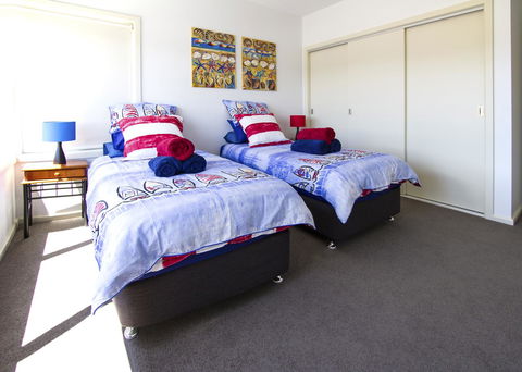 Bellerive Marina View Apartments No 28 - Accommodation Daintree 13