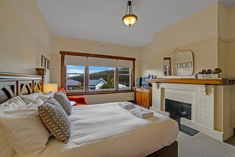 Gorgeous Hobart Accommodation - Park On Park - New Town - Accommodation Daintree 2