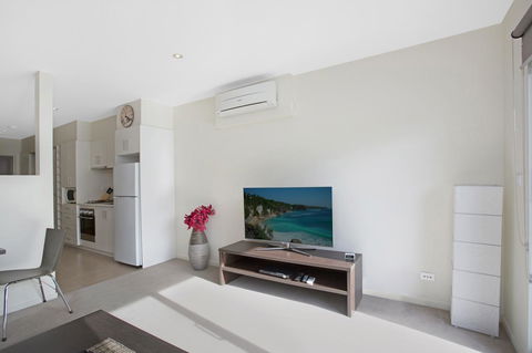 Astra Apartments Glen Waverley @Springvale RD - Accommodation Daintree 11