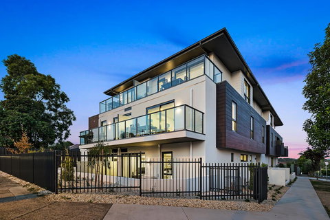 Manhattan Apartments - Notting Hill - Accommodation Daintree 0