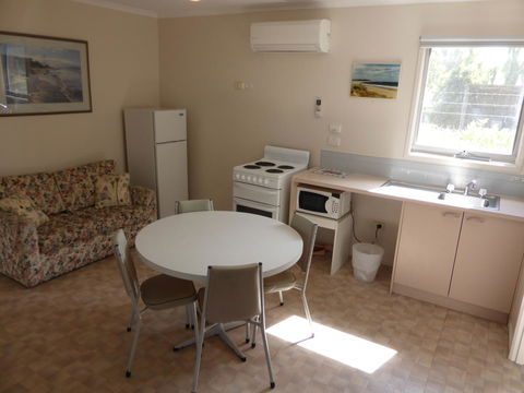 The Balnarring Motel - Accommodation Daintree 21
