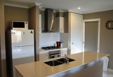 Atarhi Villas - Melbourne - Accommodation Daintree 3