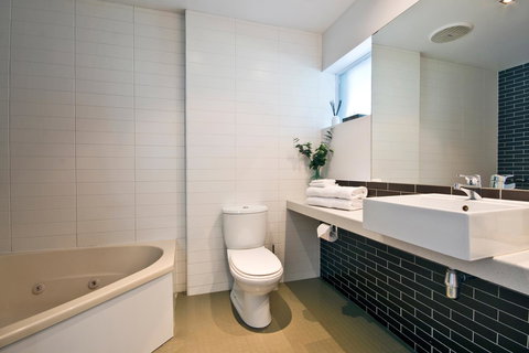 Lorne Bay View Motel - Accommodation Daintree 6